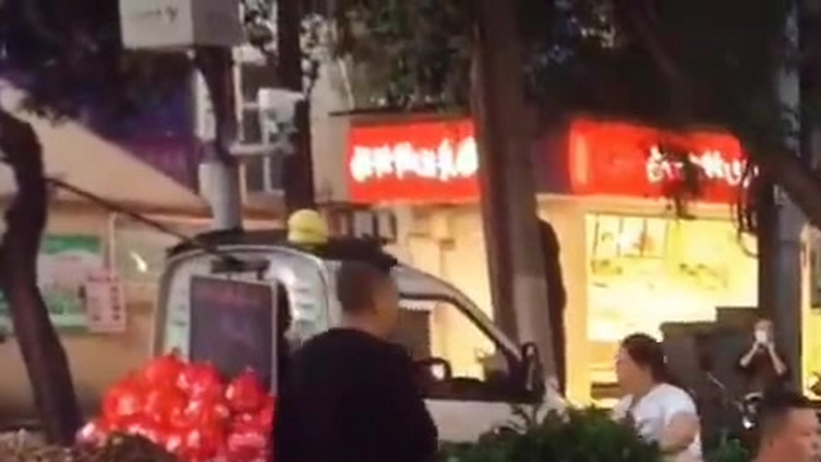 成都的乐山钵钵鸡串串好吃得流口水????! 九碗土到家的超哥,美食主播自媒体人,擅长传统家常菜的